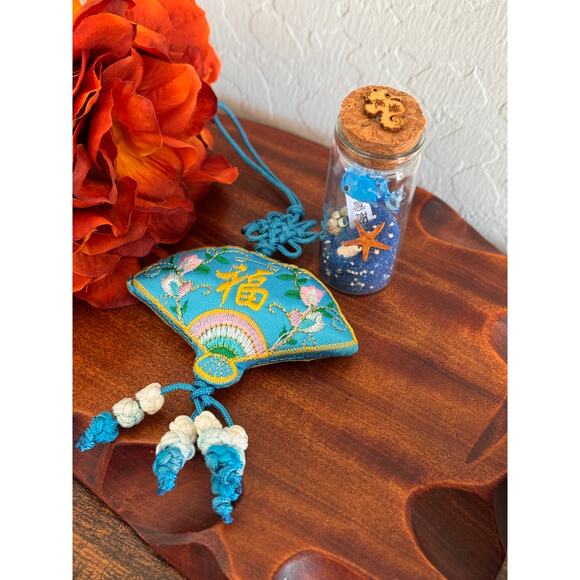 Taiwan Knickknacks Set, Star Sand Bottle & Blue Chinese Knot Good Luck Charm - Picture 2 of 9